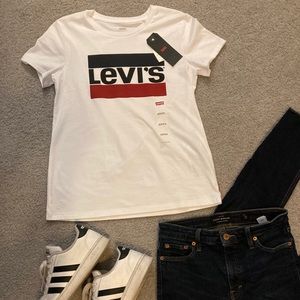 Women’s Levi’s basic tee